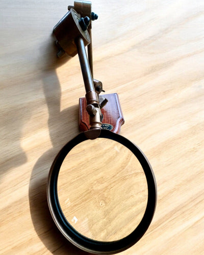 Lente d'ingrandimento artigianale "Royal Magnifier" con base e supporto regolabile - possibilità di personalizzazione con incisione per regalo