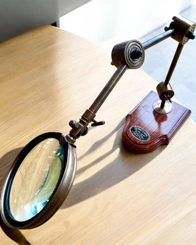 Lente d'ingrandimento artigianale "Royal Magnifier" con base e supporto regolabile - possibilità di personalizzazione con incisione per regalo