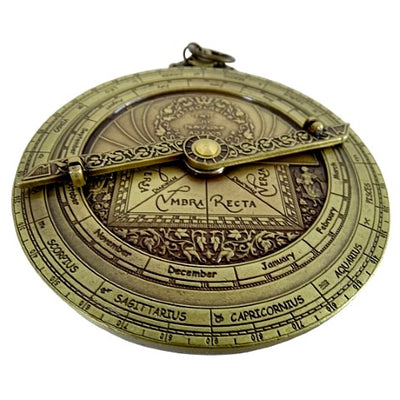 Astrolabio europeo H32 – replica rinascimentale premium con possibilità di personalizzazione tramite incisione – regalo ideale con elegante basamento in legno – altezza 12 cm, realizzato a mano con cura dei dettagli