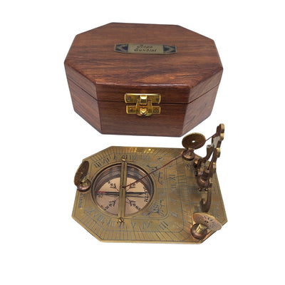 Elegante bussola in ottone con meridiana in scatola di legno - Regalo ideale per viaggiatori, stile retrò, dimensioni: 11.5 x 8.8 x 9.0 cm, materiale: ottone e legno