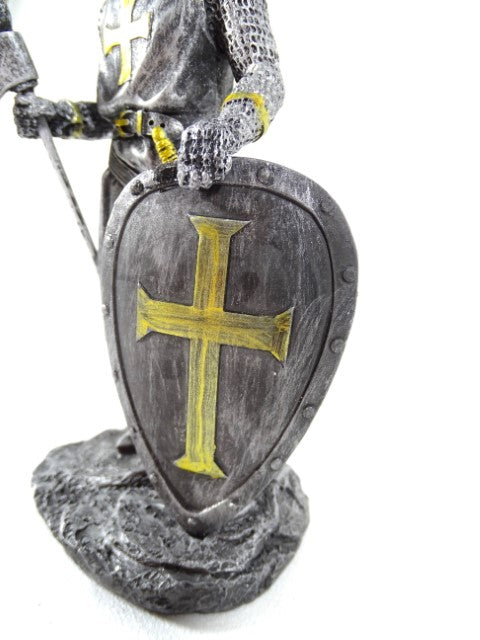 Statuetta di cavaliere crociato 18 cm con possibilità di personalizzazione tramite incisione
