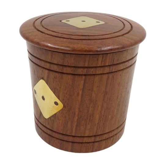Dadi da gioco in legno in barilotto con incisione – Regalo personalizzato in acacia, altezza 7 cm, diametro 8 cm, per persone sopra i 14 anni