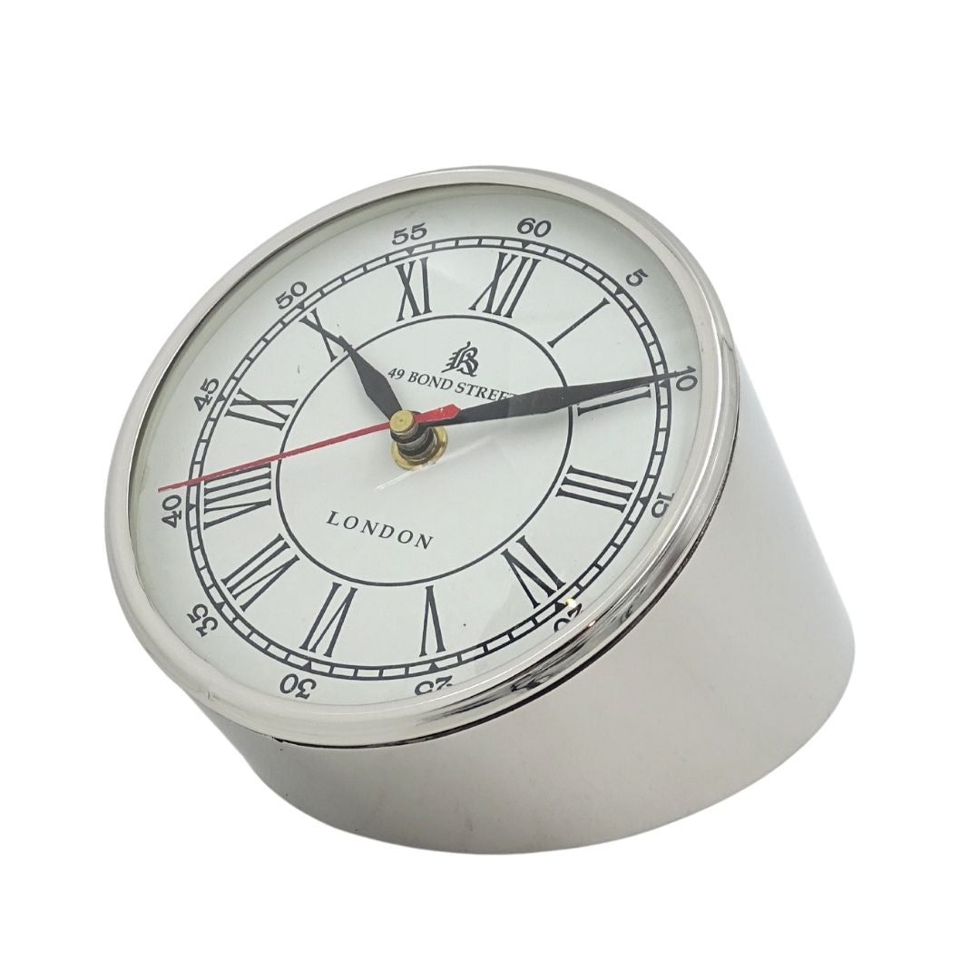 Orologio da Scrivania in Metallo CLK-0212 con Incisione - Regalo Personalizzato in Colore Argento, Bianco o Nero, Altezza 19 cm, Stile Moderno con Numeri Romani e Arabi
