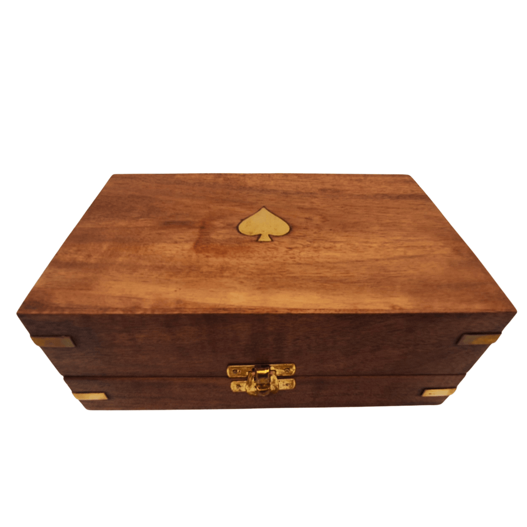 Elegante set da poker in scatola di legno con incisione