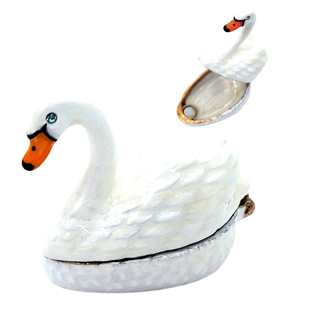 Elegante scatola regalo in metallo a forma di cigno con possibilità di personalizzazione tramite incisione, bianco e oro, ideale per conservare gioielli - dimensioni 5x3,7x2,7 cm