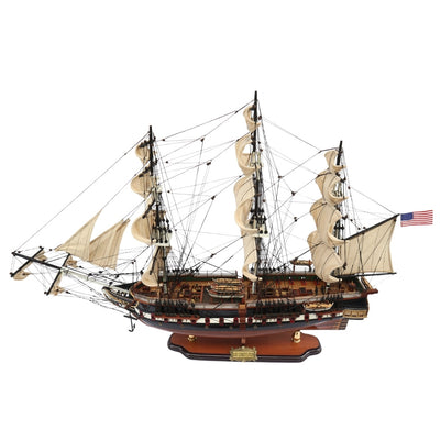 Grande modello esclusivo del veliero USS Constitution da 100 cm con possibilità di personalizzazione tramite incisione