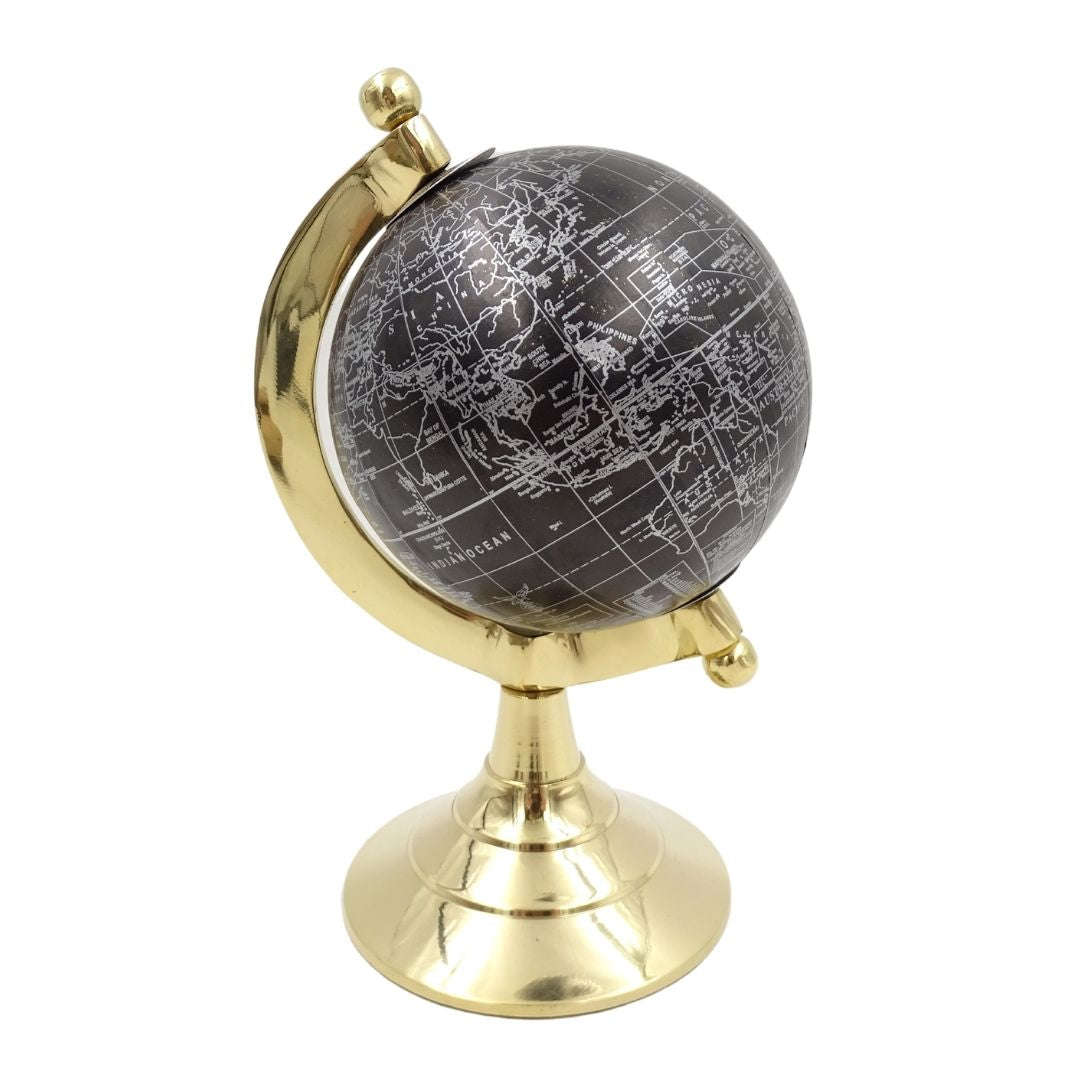 Globo decorativo Black & Gold con incisione personalizzabile – elegante complemento regalo, altezza 20 cm, base in ottone, mappa nera con scritte argento