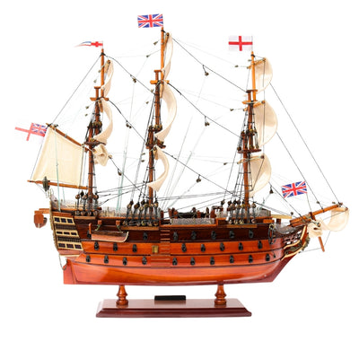Modello assemblato del veliero HMS Victory da 54 cm - Replica realizzata a mano con possibilità di personalizzazione tramite incisione - Regalo ideale per gli amanti della vela - Alta qualità, base in legno elegante