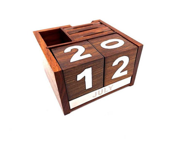 Calendario Perpetuo in Legno CAL-1894 con Incisione Personalizzata
