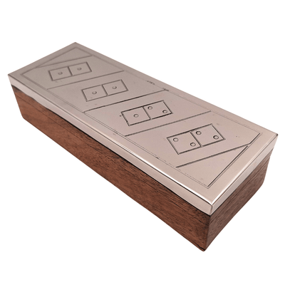Elegante domino in scatola di legno con coperchio in alluminio