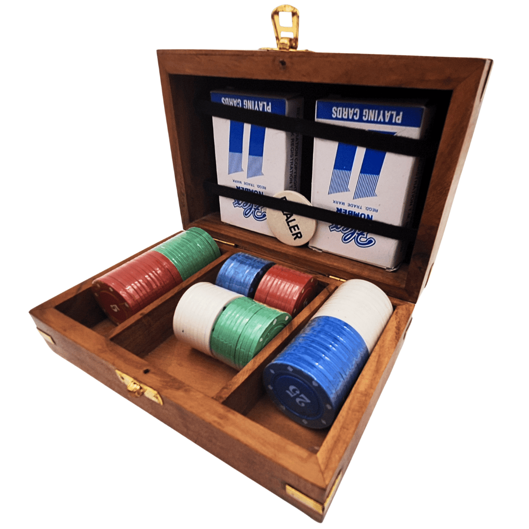Elegante set da poker in scatola di legno con incisione