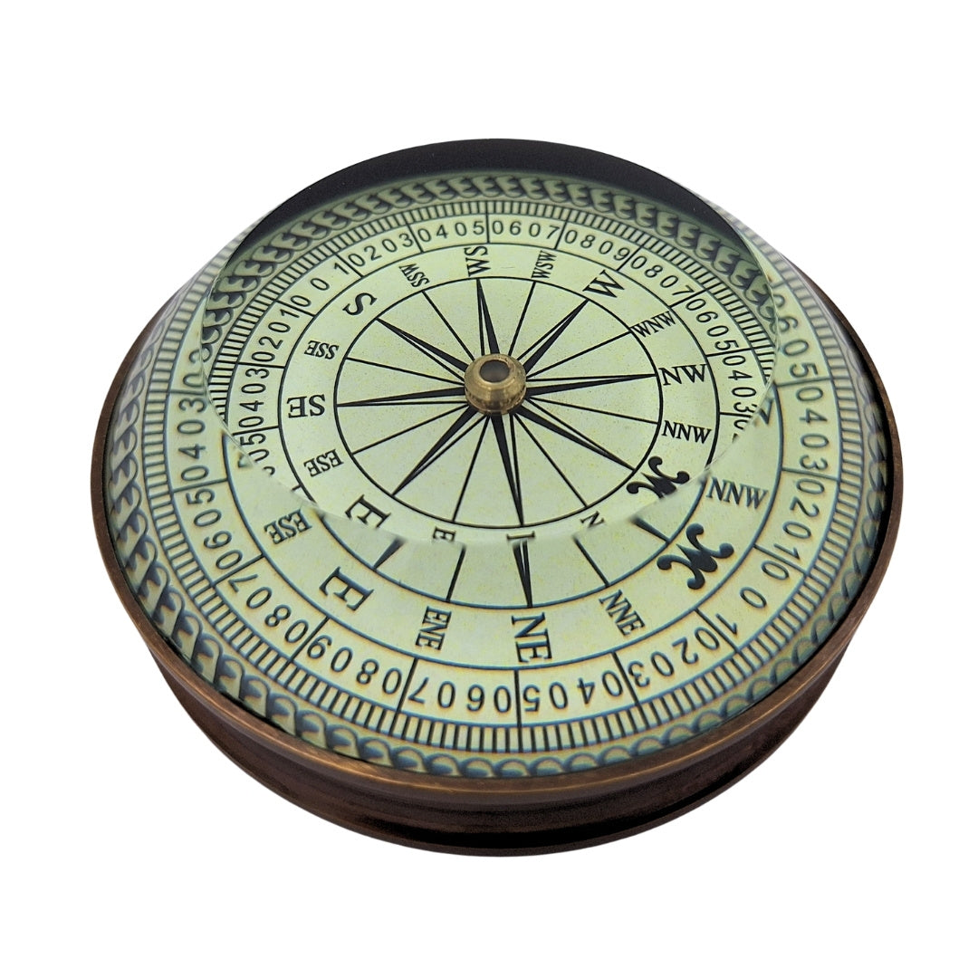 Bussola a Lente in Ottone Retrò Replica con Incisione – Regalo Personalizzato per Viaggiatori, Stile Marinaretto, Dimensioni 8x8x2,7 cm, Ottone e Vetro, Proverbio Ispiratore