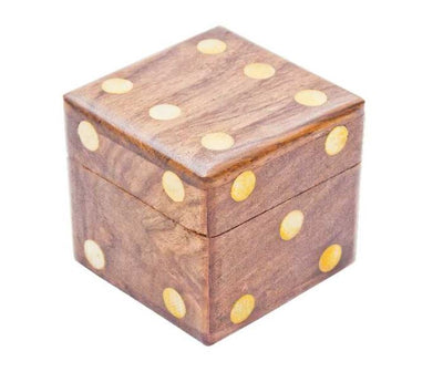Dadi da gioco in legno in elegante scatola con possibilità di personalizzazione con incisione