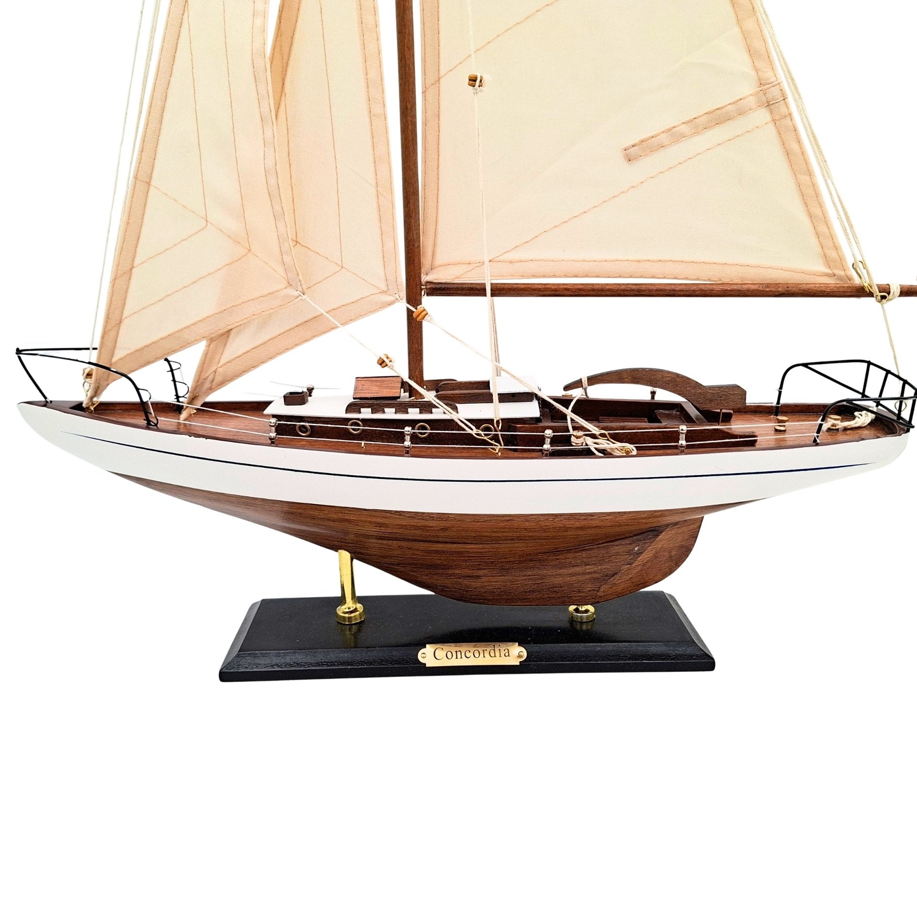 Modello di Yacht a Vela 66 cm con possibilità di personalizzazione tramite incisione
