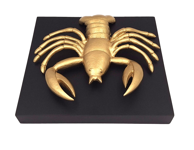 Statuetta decorativa Cancro dorata in alluminio con possibilità di personalizzazione tramite incisione - elegante regalo per ogni occasione, dimensioni 29 x 27,5 x 9 cm, base in legno nero