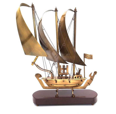 Nave in Ottone su Base in Legno 38 cm con Possibilità di Incisione