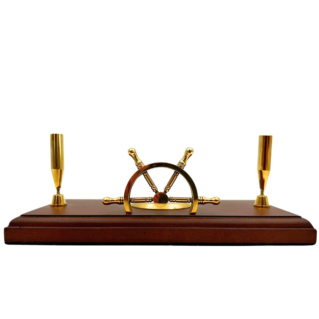 Set da Scrivania Marinaro con Incisione – Timone, Bussola, Portapenne in Legno Lucidato e Ottone