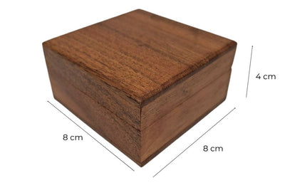 Scatola regalo portagioie in legno 8x8 cm con inserto blu navy, personalizzabile con incisione