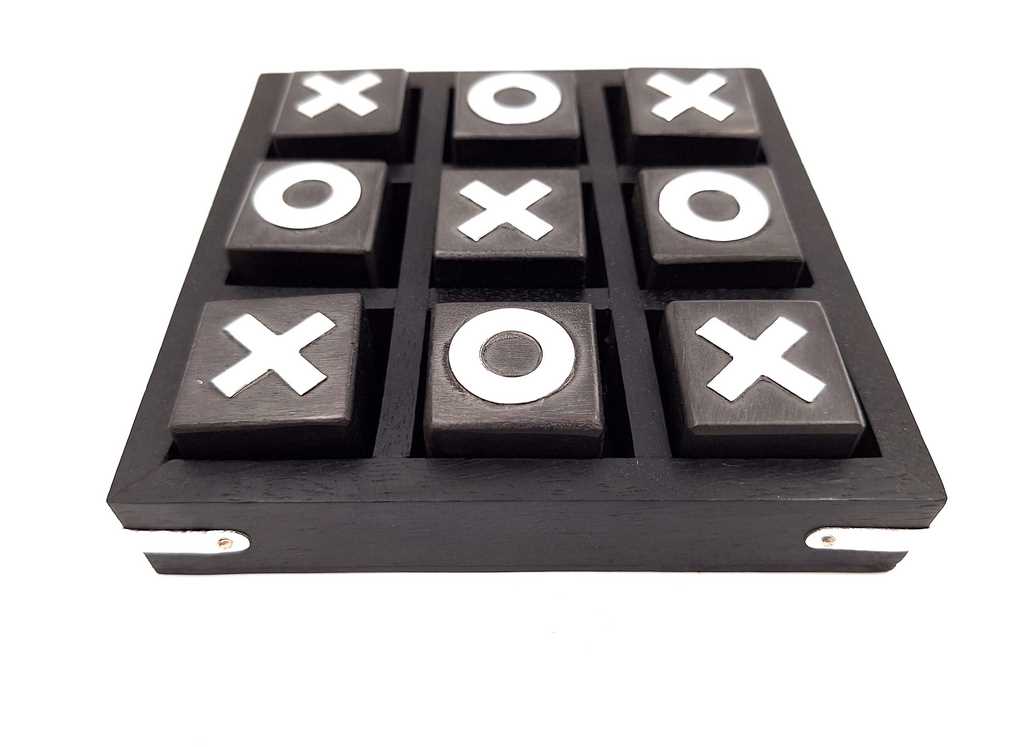 Gioco in Legno Tris 13 x 13 cm con Possibilità di Personalizzazione Incisa