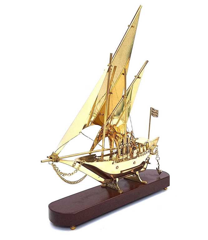 Modello in ottone di nave su base in legno 43 cm con possibilità di personalizzazione con incisione