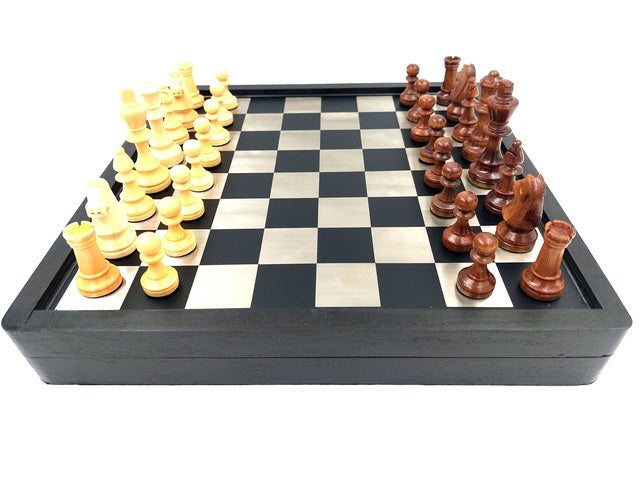 Elegante set da scacchi in legno e metallo 33x33 cm con possibilità di incisione personalizzata