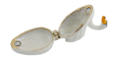 Elegante scatola regalo in metallo a forma di cigno con possibilità di personalizzazione tramite incisione, bianco e oro, ideale per conservare gioielli - dimensioni 5x3,7x2,7 cm
