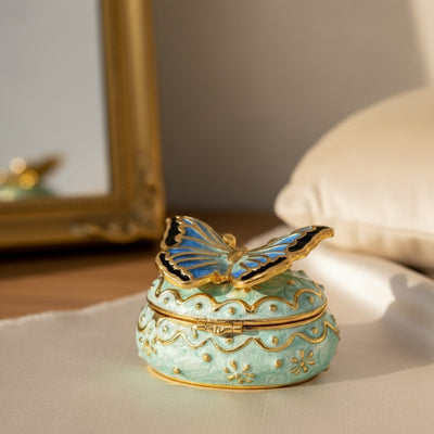 Esclusiva scatola portagioie a forma di farfalla con cristalli, personalizzata con incisione, bianco-oro, altezza 3,5 cm
