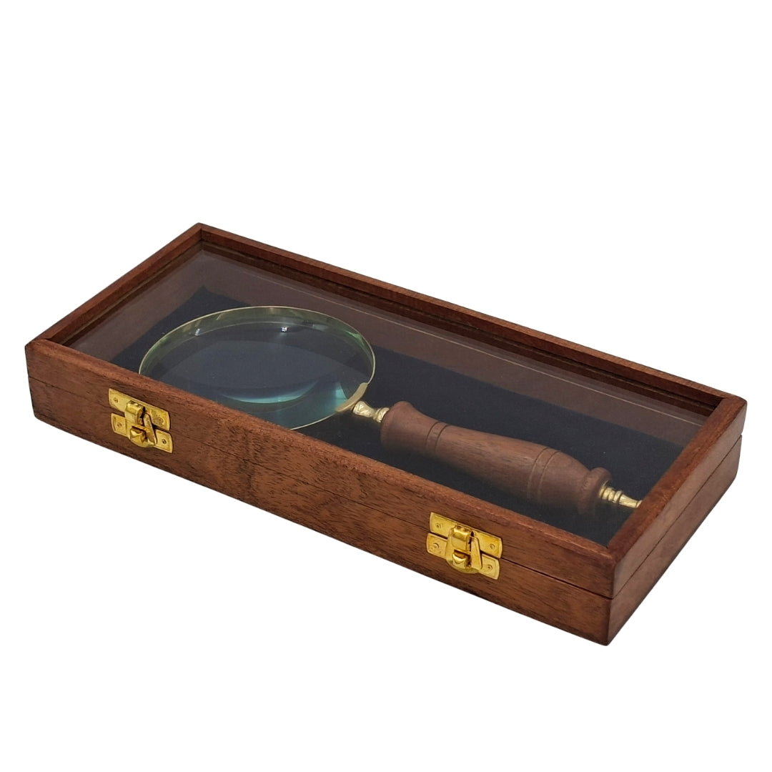 Lente d'ingrandimento con manico in legno e finiture in ottone in elegante scatola con coperchio in vetro - regalo ideale con possibilità di incisione - dimensioni 23 x 10 cm, materiali naturali