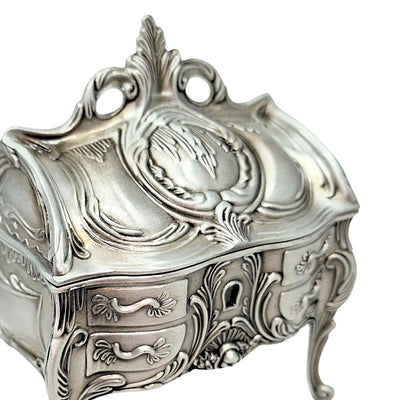 Scatola per Gioielli in Metallo Argento Retrò 2056M con Possibilità di Incisione - Regalo Elegante per la Festa della Mamma o Compleanno, Dimensioni 9,7 x 10 x 6,7 cm, Stile Rococò con Ornamenti Floreali