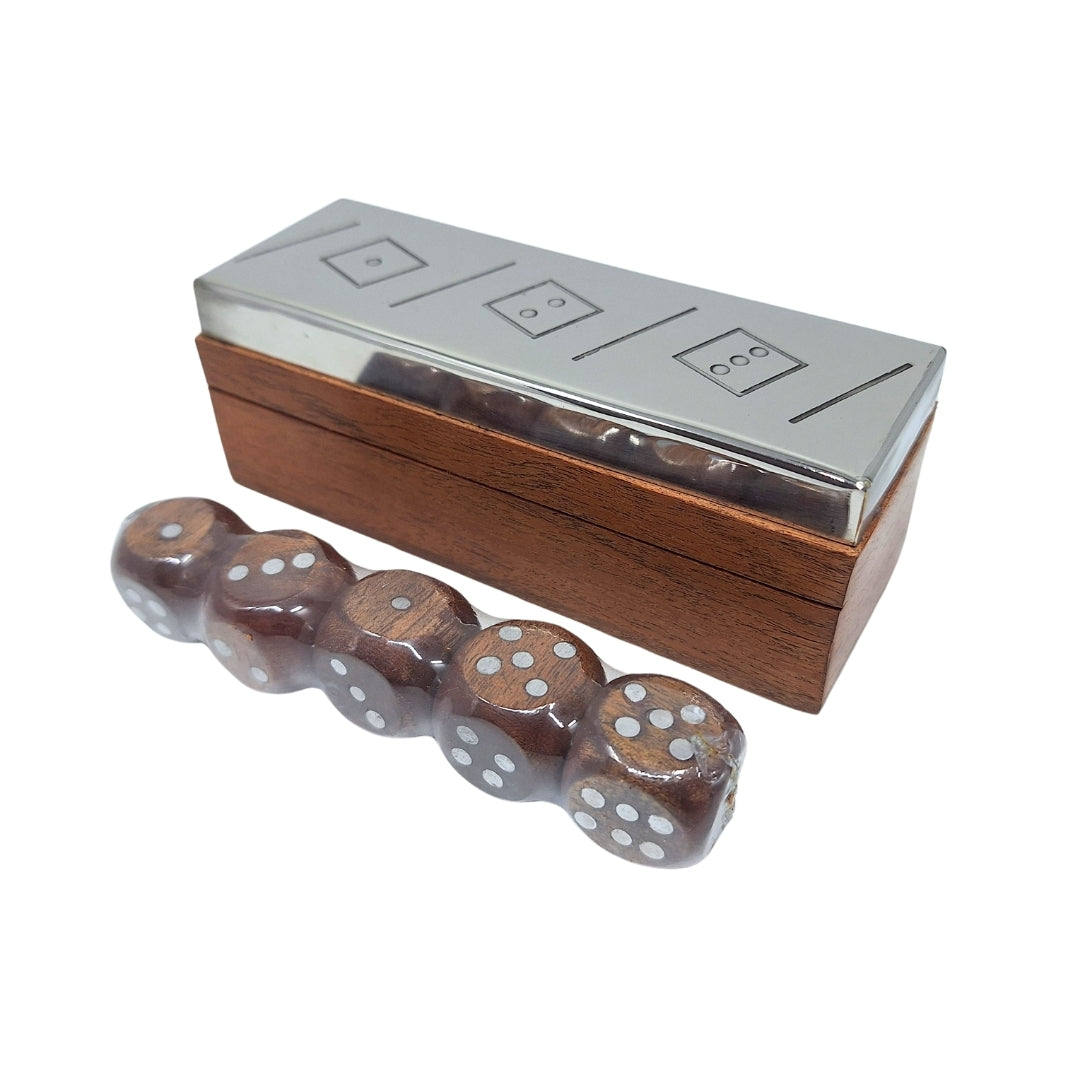 Gioco di dadi con incisione personalizzata in scatola di legno con coperchio metallico, ideale come regalo – G1117, 12,5x4,5x4,5 cm