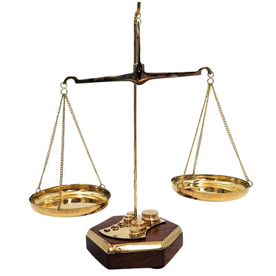 Bilancia a piatti retrò in ottone e legno con possibilità di personalizzazione incisione – Regalo ideale per avvocati, giudici o farmacisti – Dimensioni 24x20x9,5 cm