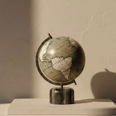Globo decorativo su base in pietra da 30 cm con possibilità di personalizzazione con incisione - Regalo elegante in tonalità di grigio e pietra nera
