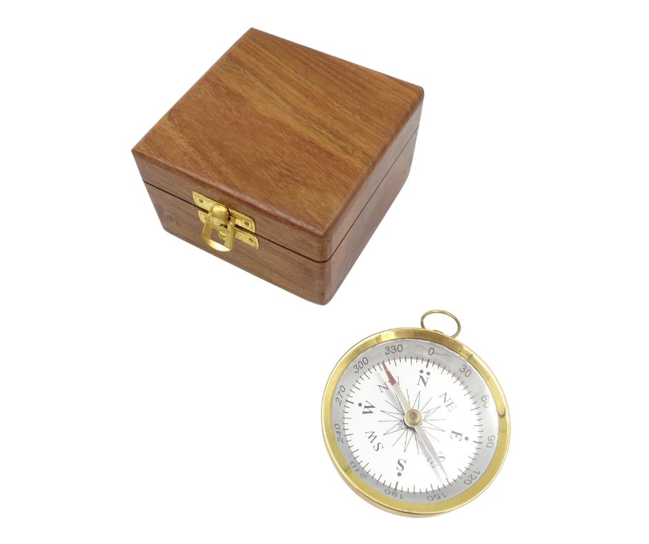 Bussola in ottone in confezione di legno con possibilità di incisione personalizzata - regalo elegante per appassionati di marina, diametro 7,5 cm, altezza 1,5 cm
