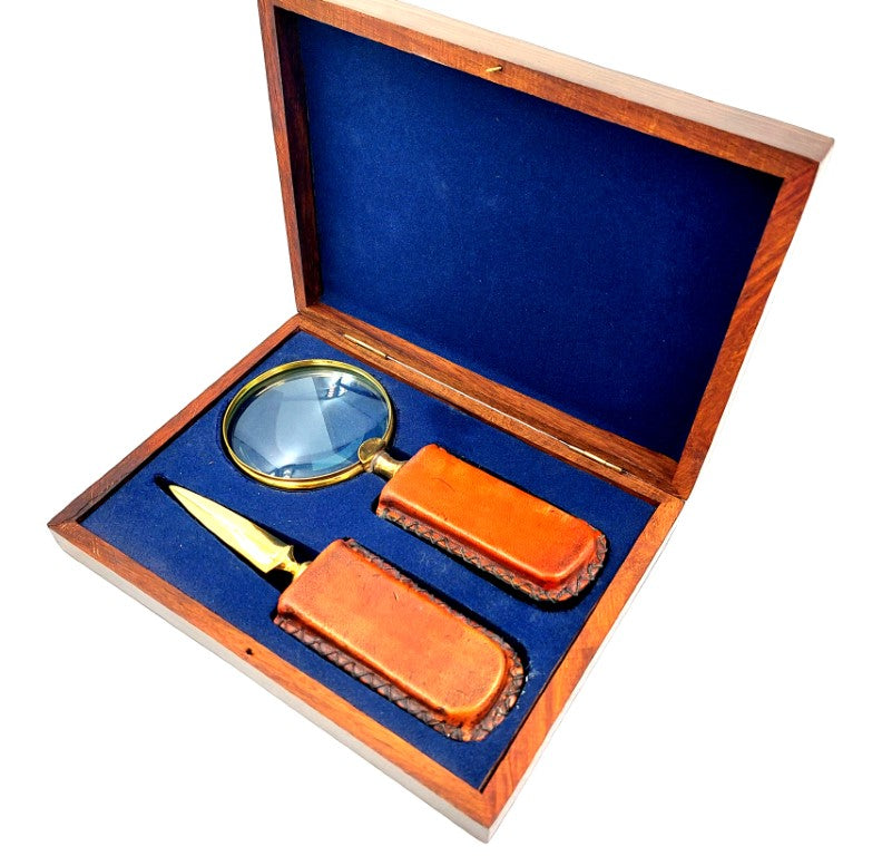 Lente d'ingrandimento in ottone e tagliacarte con manico rivestito in pelle