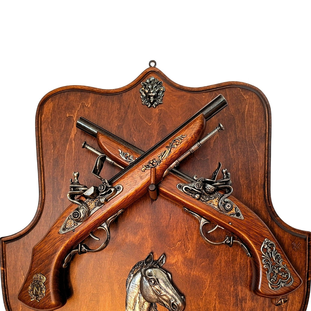 Replica di Pistole a Pietra su Supporto in Legno con Possibilità di Incisione Personalizzata – Regalo Ideale per Amanti della Storia e Collezionisti – Alta Qualità, Struttura Solida, Design Elegante 45x44 cm