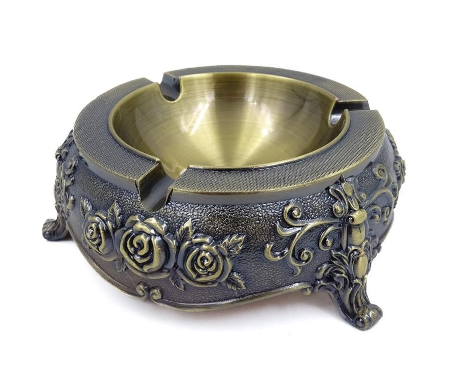 Elegante posacenere metallico in stile Luigi con possibilità di incisione