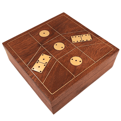 Elegante set di giochi in scatola di legno con incisione