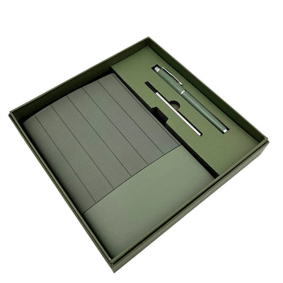 Elegante Set Regalo con Incisione Personalizzata - Taccuino in Pelle A5 Verde Oliva con Penna e Ricarica in Scatola Regalo Estetica