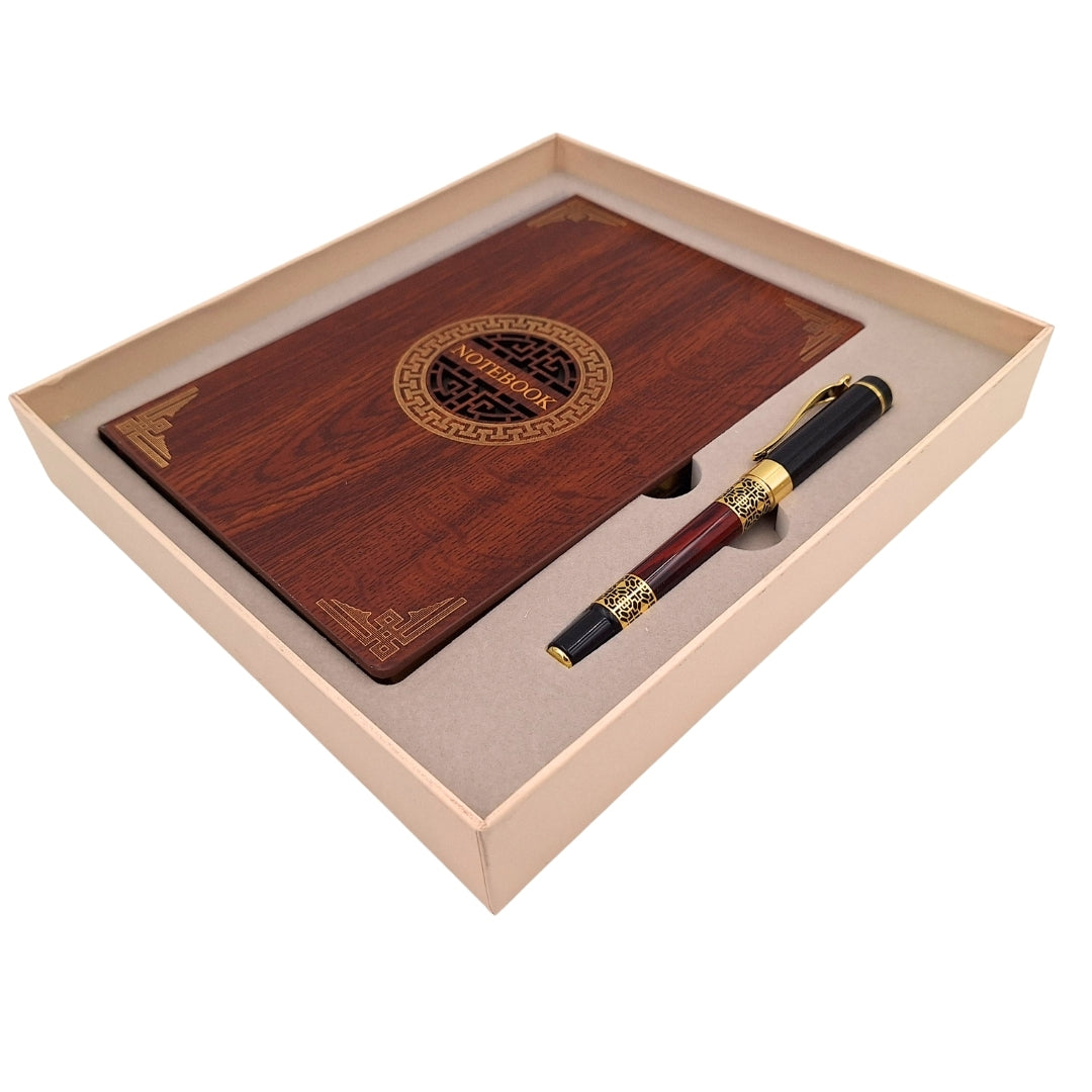 Set regalo esclusivo premium taccuino A5 con copertina in legno e penna – personalizzazione con incisione, ideale come regalo per capo, insegnante, artista – marrone scuro con elementi dorati
