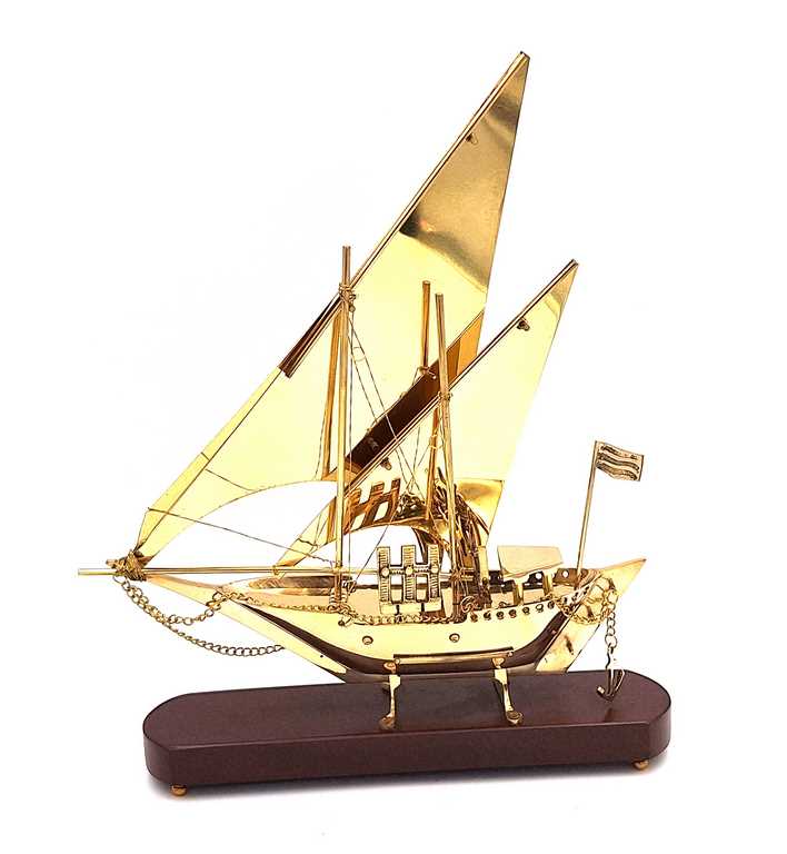 Modello in ottone di nave su base in legno 43 cm con possibilità di personalizzazione con incisione