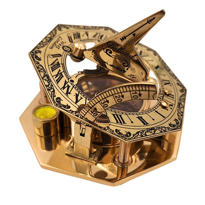 Bussola in ottone in elegante scatola di pelle con possibilità di incisione – regalo vintage retrò per viaggiatori e marinai - altezza 8 cm, design elegante in ottone