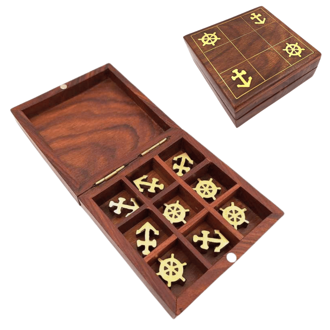 Tris nautico in legno con incisione - Regalo personalizzato per velista, dimensioni 10x10 cm, design elegante con dettagli in ottone