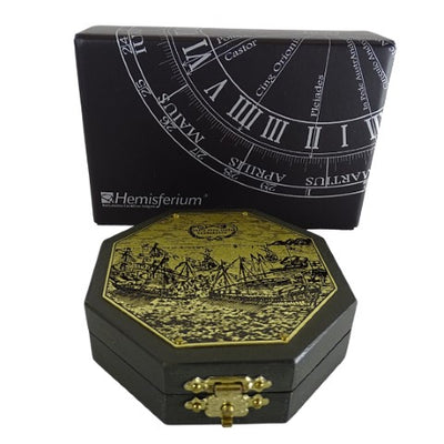 Orologio solare ottagonale e bussola H06 con possibilità di personalizzazione tramite incisione – elegante regalo per appassionati di navigazione, realizzato in legno e ottone, con ricca ornamentazione, dimensioni 7,3 x 2 cm