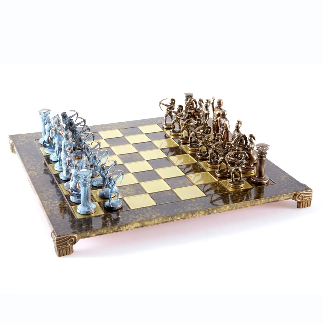 Scacchi in ottone Arcieri 44x44 cm con possibilità di personalizzazione tramite incisione - Regalo di lusso per appassionati di mitologia e strategia, pezzi fatti a mano di alta qualità
