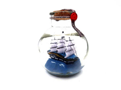 Miniatura di veliero in bottiglia con possibilità di personalizzazione tramite incisione – decorazione marina classica per regalo, 10 x 10 x 11 cm