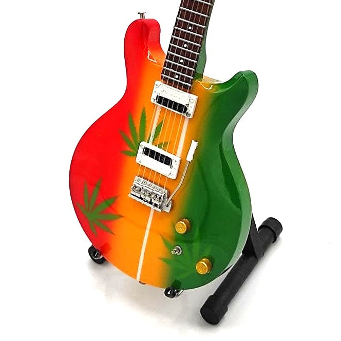 Mini chitarra Bob Marley Tribute Ganja MGT-0468 con possibilità di incisione personalizzata, regalo ideale per fan del reggae, realizzata a mano in legno di mogano, altezza 27,5 cm, colori giallo, rosso, verde, bianco