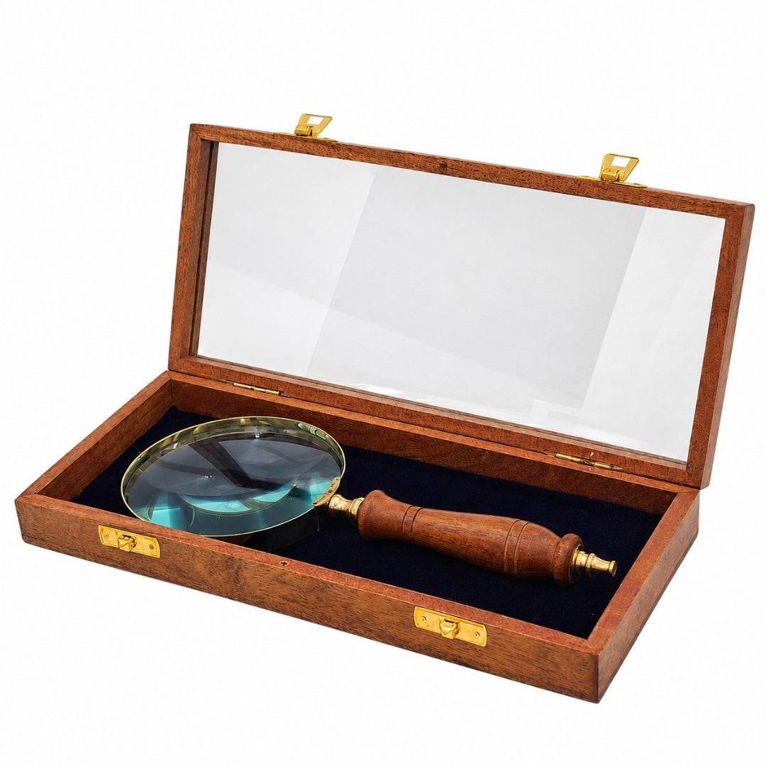 Lente d'ingrandimento con manico in legno e finiture in ottone in elegante scatola con coperchio in vetro - regalo ideale con possibilità di incisione - dimensioni 23 x 10 cm, materiali naturali