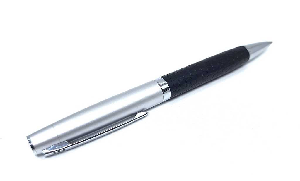 Elegante penna metallica DL1 con possibilità di personalizzazione con incisione