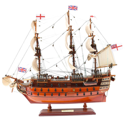 Modello assemblato del veliero HMS Victory da 54 cm - Replica realizzata a mano con possibilità di personalizzazione tramite incisione - Regalo ideale per gli amanti della vela - Alta qualità, base in legno elegante