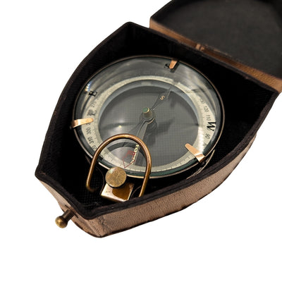 Bussola del viaggiatore con incisione personalizzata in custodia di pelle - gadget retrò in ottone per regalo, 9,25 cm con scritta ispiratrice